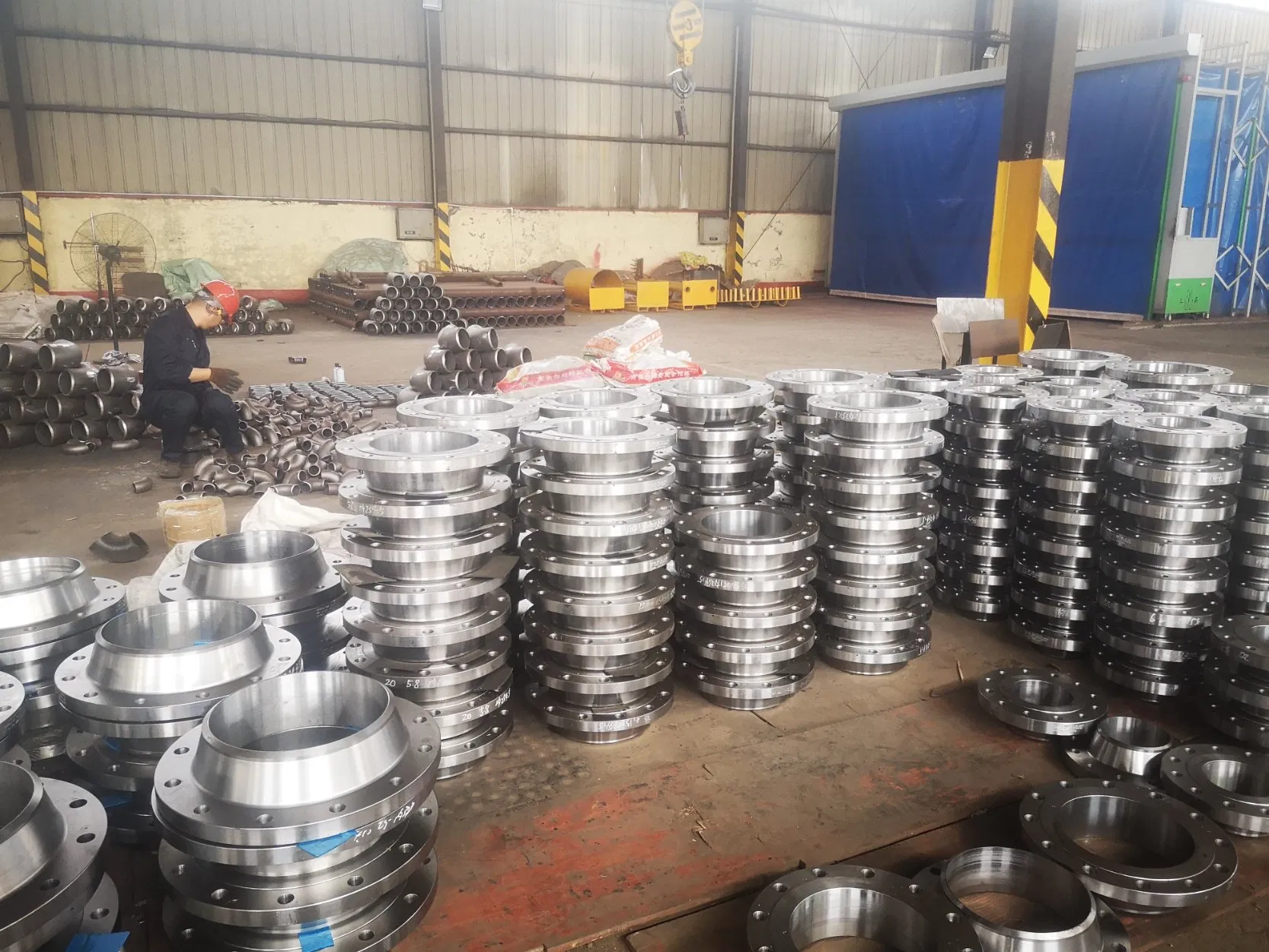 Factory ANSI B16.5 Forged Carbon/Stainless Steel Wn/RF/So/ Lj /Sw Pipe Fitting Elbow Tee Reducer Cap Orifice Flange